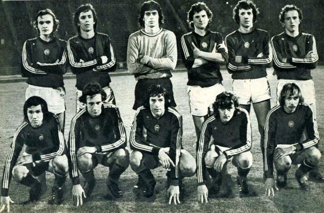 A magyar labdarúgó-válogatott 1976. március 27-én 2–0-ra legyőzte Argentínát. A nemzeti csapatban ezen a mérkőzésen bemutatkozó Ebedli Zoltán a guggoló sorban jobbról a második (Fotó: MTI)