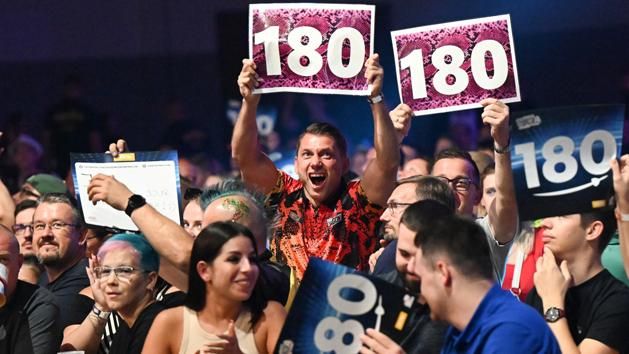 Megdobjuk a hangulatod! (Fotó: Darts Event Kft., Vörös Nándor)