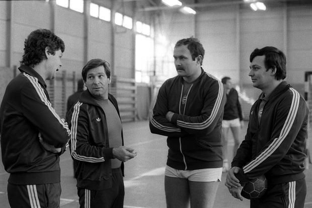 1982: balról Kontra Zsolt, Faludi Mihály, Vass Károly és Bartalos Béla a férfiválogatott tatai edzőtáborozása során (Fotó: MTI/Németh Ferenc)
