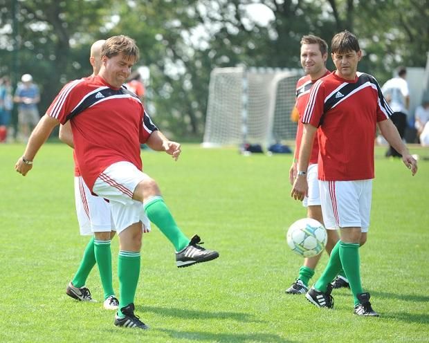 2011: az MLSZ Telkiben megrendezett FociFesztiválján játszott is a korábbi válogatottak között – képünkön Csábi Józseffel (Fotó: Nemzeti Sport)
