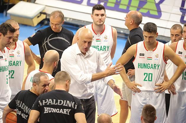 Ivkovics Sztojan (középen) második regnálása során tíz évig dolgozott a férfi kosárlabda-válogatott élén (Fotó: Dömötör Csaba)