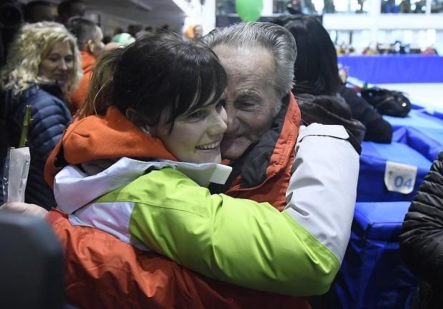 Pjongcsangból hazatérve szeretett nagypapája várta (Fotó: MTI)