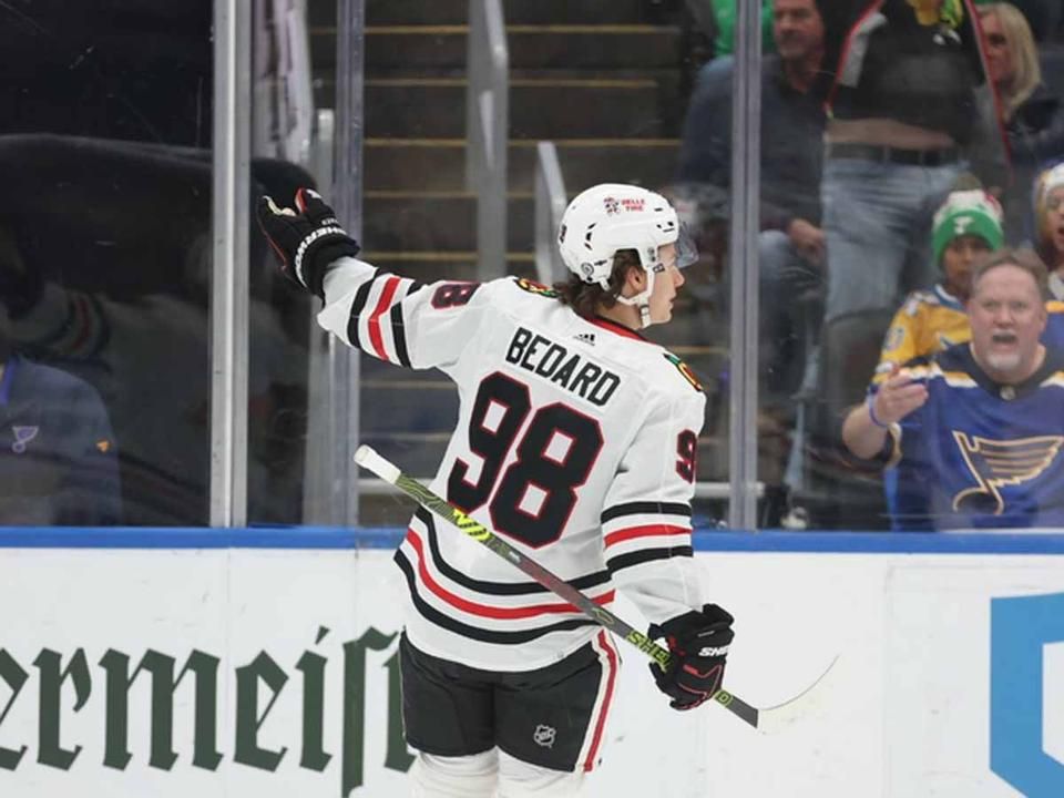 Bedard különleges gólja ellenére kikapott a Chicago St. Louisban (Chicago Blackhawks/twitter.com)