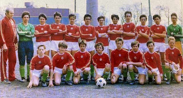 Korosztályos válogatott az 1980-as évek végén: Kovács Zoltán az álló sorban jobbról a harmadik, előtte Sándor Tamás guggol, az első sorban balról az első Vincze Ottó, a harmadik Barczi Róbert (Fotó: Kovács Zoltán archívumából)