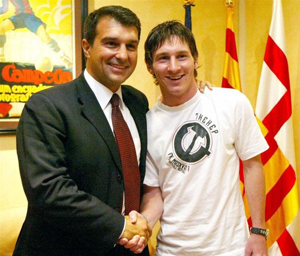 Lionel Messi (jobbra) lehet a Barcelona következő aranylabdása