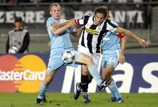 Del Piero (középen) keményen megküzdött a Juventus sikeréért