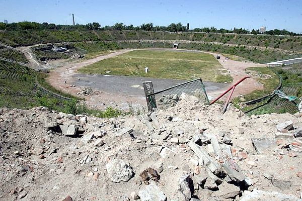 A varsói Narodowy Stadion: még nem éppen Eb-kompatibilis, de a válság segíthet
