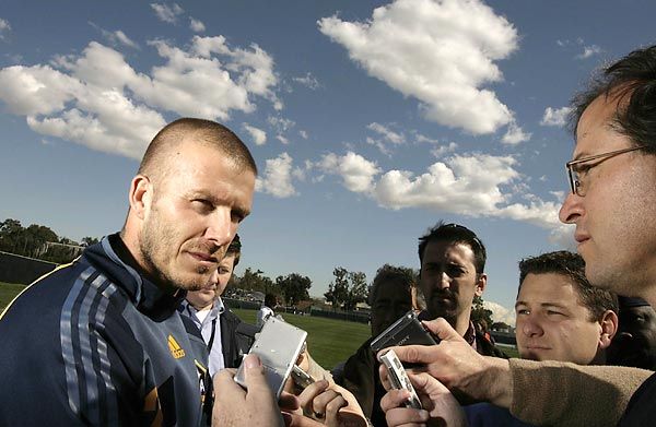 David Beckham (balra) tengerentúli idő szerint hétfőn már a kaliforniai Carsonban edzett a Los Angeles Galaxyvel