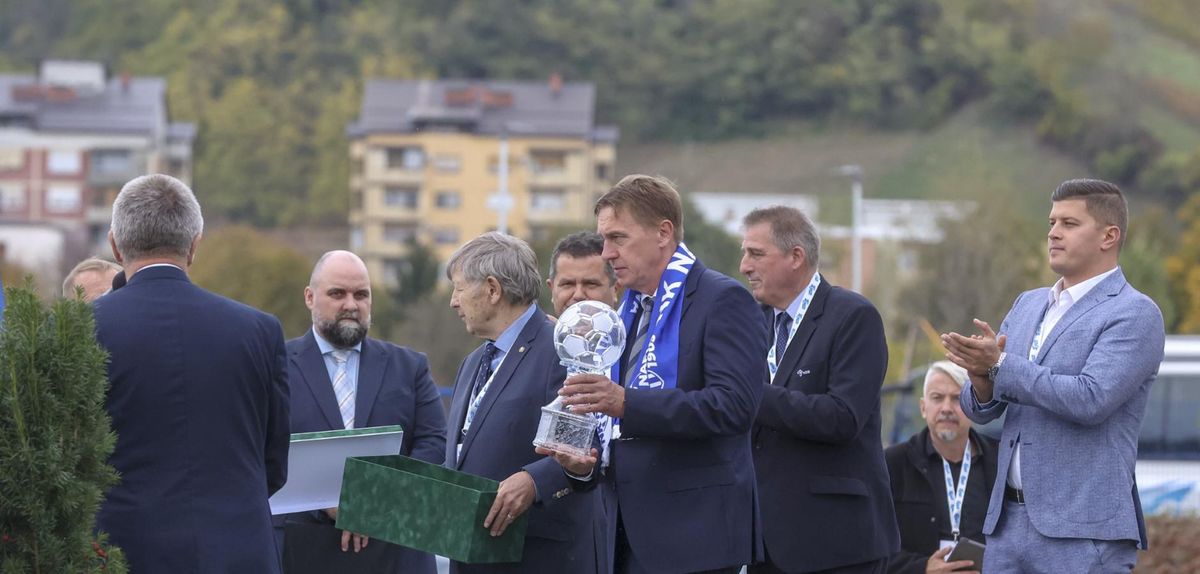 Végh Gábor (középen), a ZTE FC elnöke sokat tett a lendvai labdarúgásért (Fotó: Török Attila)