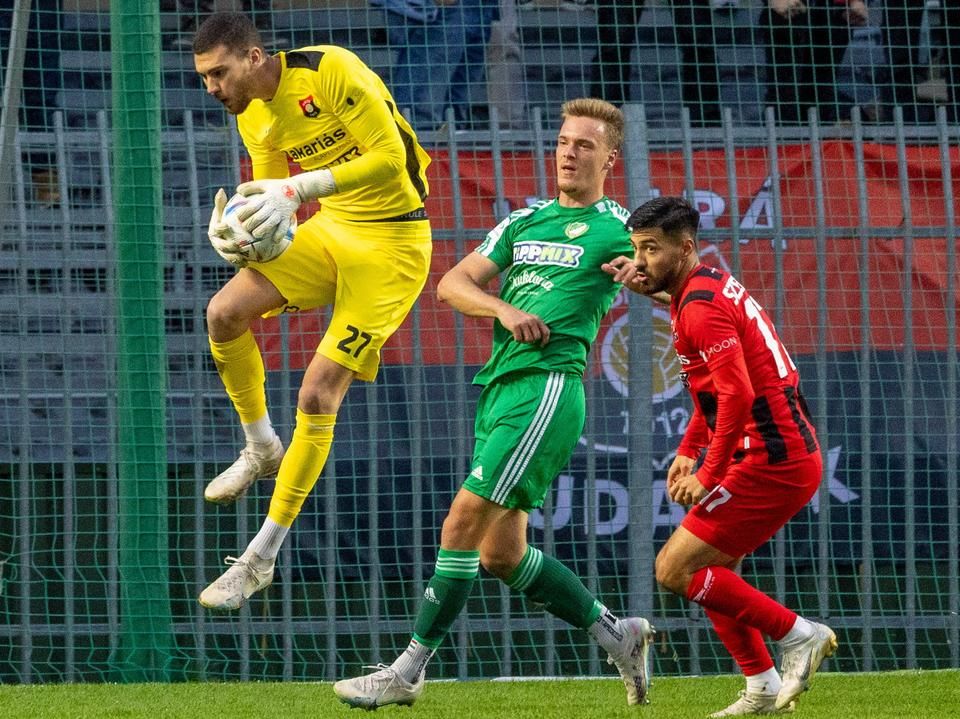 Gundel-Takács (sárgában) négy gólt kapott (Fotó: Nagy Gábor/Kisalföld)