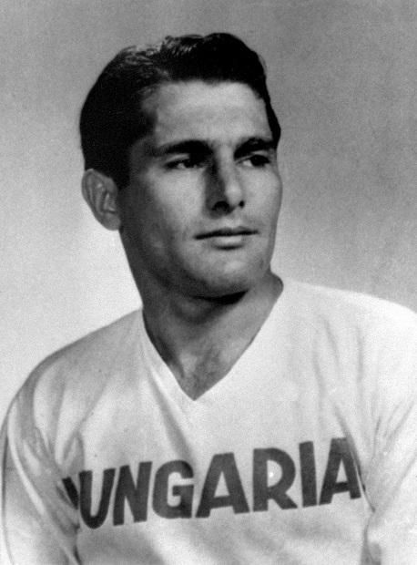 A jobbszélső 1947 és 1964 között erősítette az MTK-t és 75-ször szerepelt a magyar válogatottban