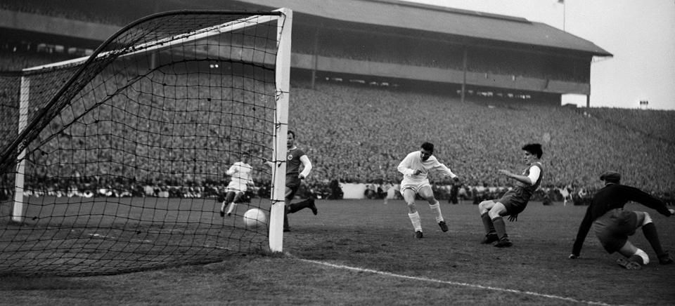 A Real Madrid nyerte meg a BEK 1959–1960-as kiírását, a Glasgow-ban rendezett döntőn Puskás Ferenc (középen) négy góljával 7:3-ra legyőzte az Eintracht Frankfurtot (FOTÓ: GETTY IMAGES)