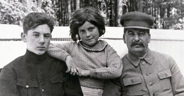 Joszif Visszarionovics Sztálin és gyermekei, Nyikolaj és Szvetlana