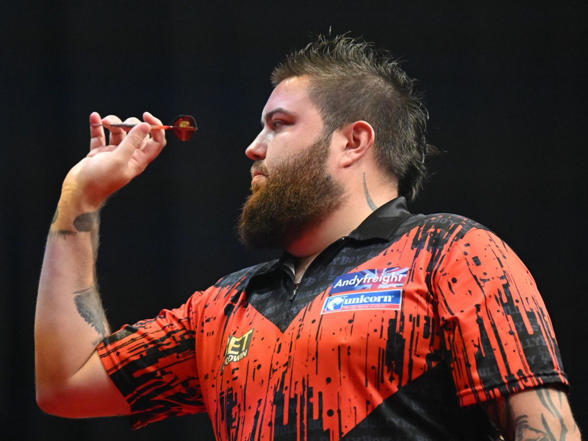 Michael Smith, 2023 dartsvilágbajnoka is a tábla elé áll Budapesten (kép forrása: Darts Event Kft., Vörös Nándor)