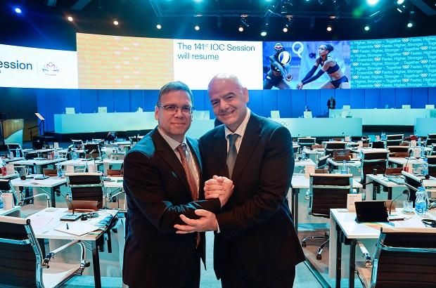 Gianni Infantinóval, a Nemzetközi Labdarúgó-szövetség (FIFA) elnökével