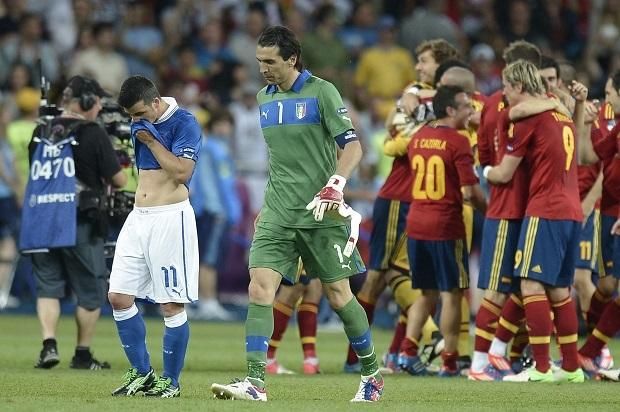 2012: a spanyolok ellen elveszített Európa-bajnoki döntő után (Fotó: AFP)