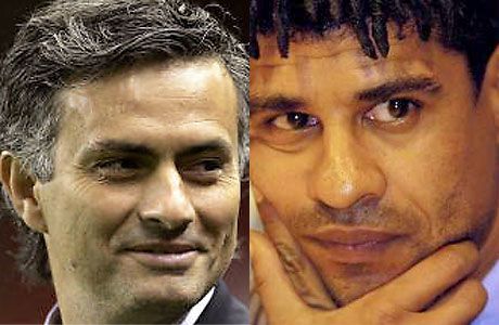 Mourinho (balra) csapata már szinte továbbjutott, míg Rijkaard törheti a fejét, hogy hogyan kerüljön a Barcával a legjobb tizenhat közé