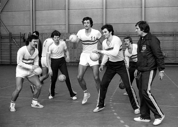 1978: Faludi Mihálynál (jobbra) a labdás gyakorlat is Kovács Péterék (11-es) fizikai felkészítését szolgálta (Fotó: MTI/Petrovits László)