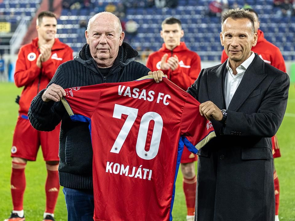A 70 éves Komjáti Andrást (balra) köszöntötték (Fotó: Árvai Károly)