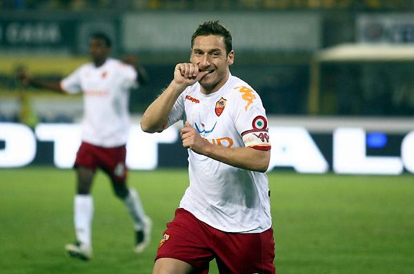 Totti gyönyörű gólt szerzett a Lecce ellen, a Roma simán győzött