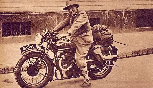 A harmincas években motorjával Skóciától Spanyolországig bejárta Európát (Fotó: Képes Pesti Hírlap)