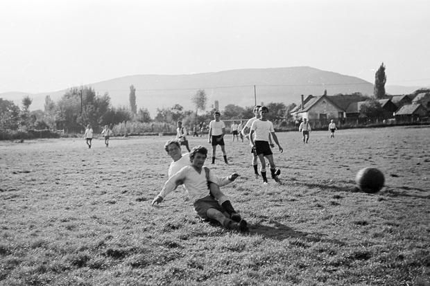 1972: falusi futballmérkőzés