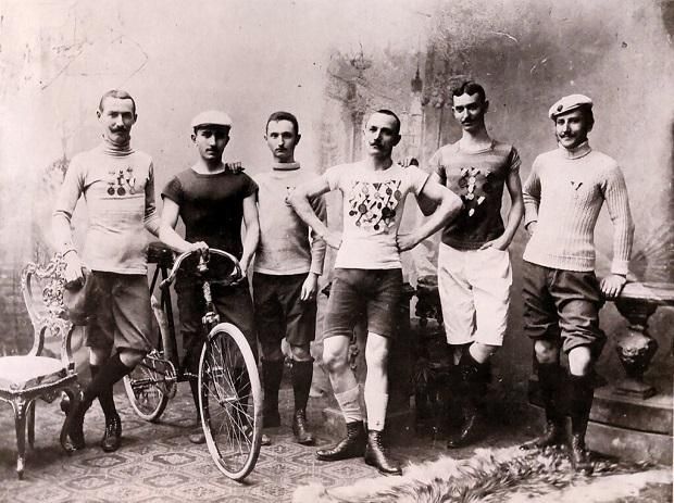 Az 1890-es években Pécs a kerékpárosok vagy korabeli elnevezéssel a „velocipédisták” fellegvára volt (Fotó: pecs.hu)
