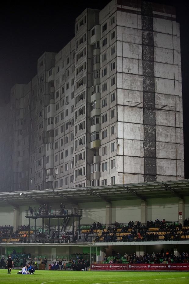 Moldovában a szocreál építészet is a meccskörnyezet része