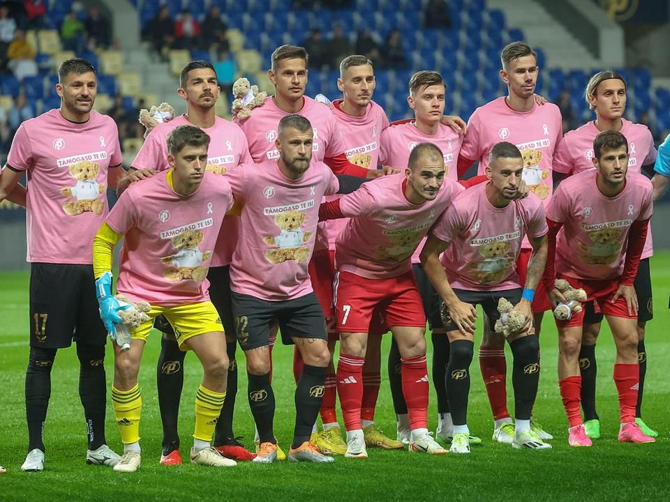 A mellrák elleni kampányba bekapcsolódnak a futballisták is (Fotó: Török Attila)