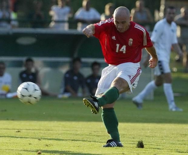 Húsz alkalommal lépett pályára a magyar válogatottban 1997 és 2005 között