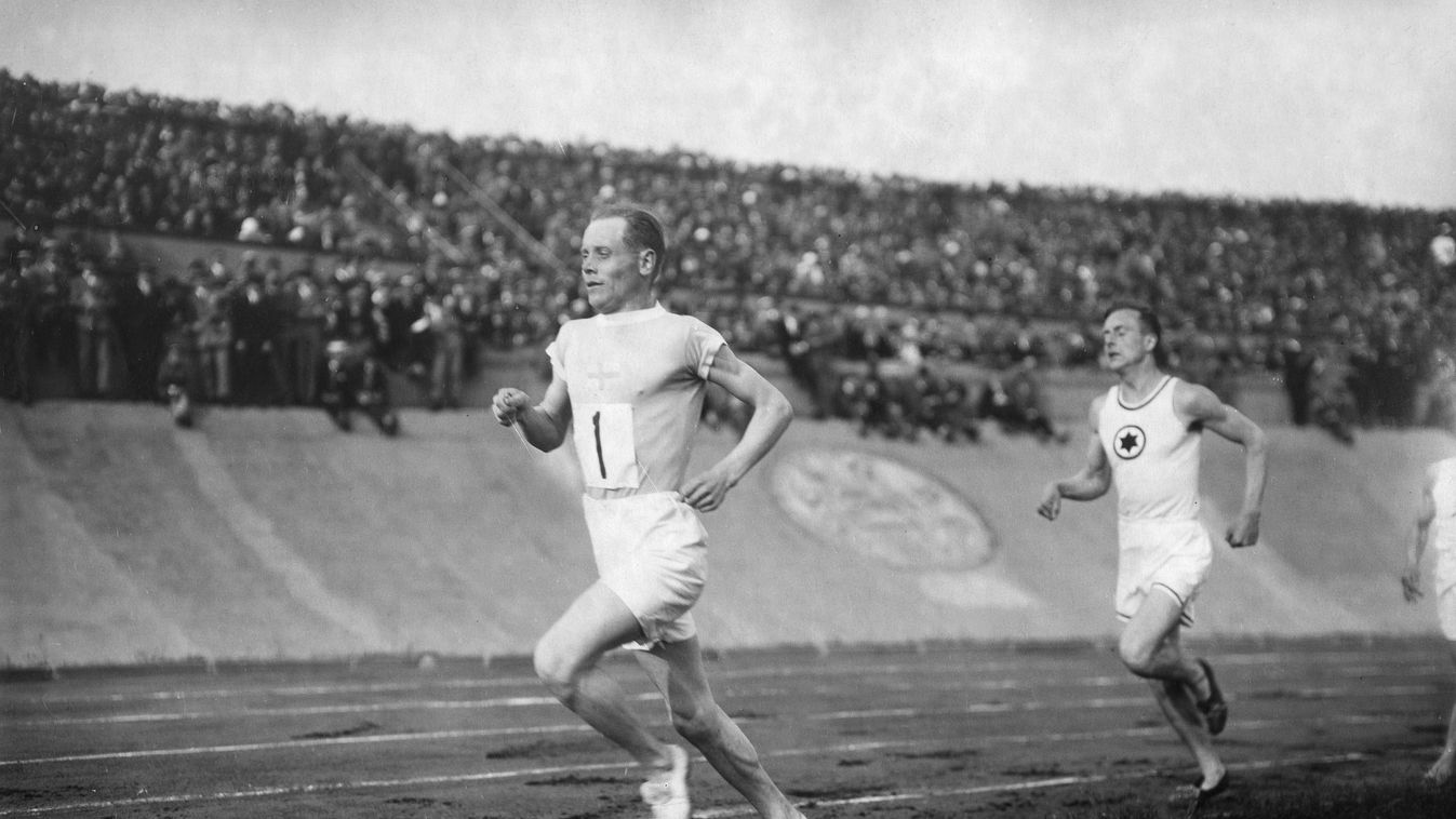 Nurmi, Paavo - Sportsman, FIN *13.06.1897-02.10.1973+ Athlete, runner   Potrait in a stadion, during a competition  - 1926 - Photographer: Walter Gircke  Vintage property of ullstein bild