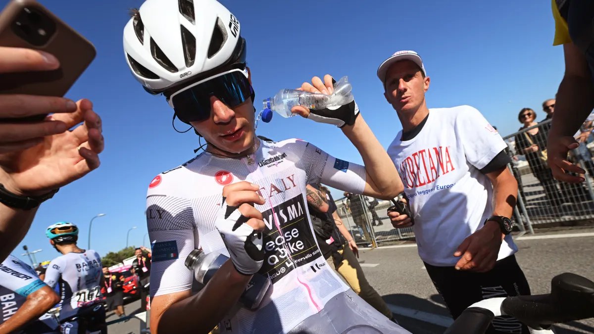 Giro: újabb feladó, Valter Attila csapata megfeleződött, változott az útvonal