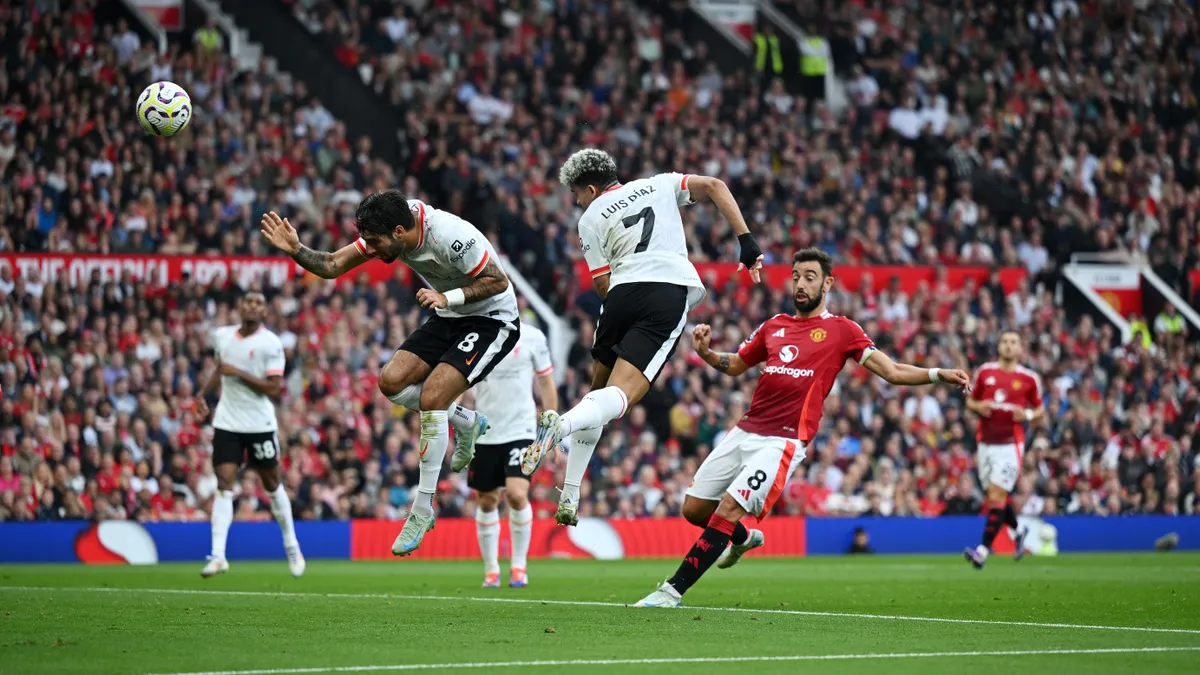 Szoboszlai majdnem gólt fejelt a Manchester United otthonában – videó