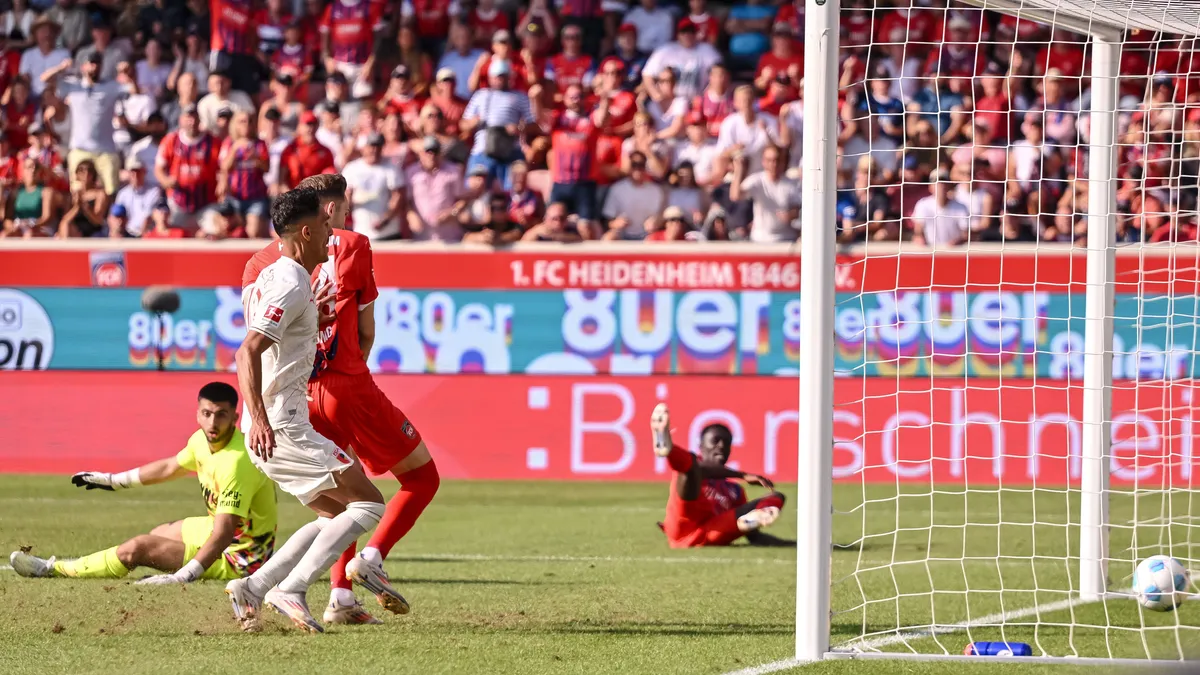 Négyet lőtt a Heidenheim az Augsburgnak, a Bundesliga élére ugrott