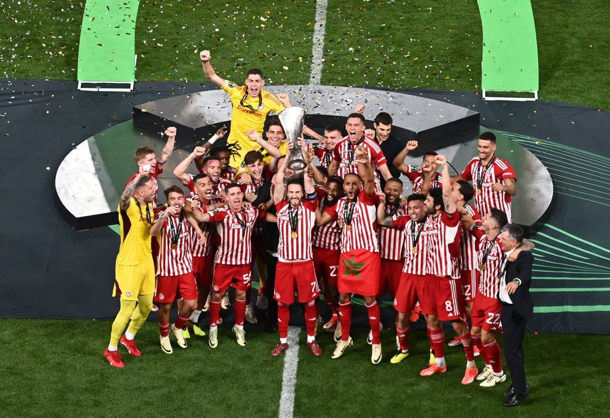 Players of Olympiacos celebrate with the trophy during the award ceremony of the UEFA Europa Conference League Final mat