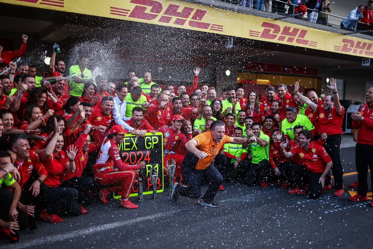 55 Carlos Sainz (ESP, Scuderia Ferrari HP), 16 Charles Leclerc (MCO, Scuderia Ferrari HP), Frederic Vasseur (FRA, Scuder