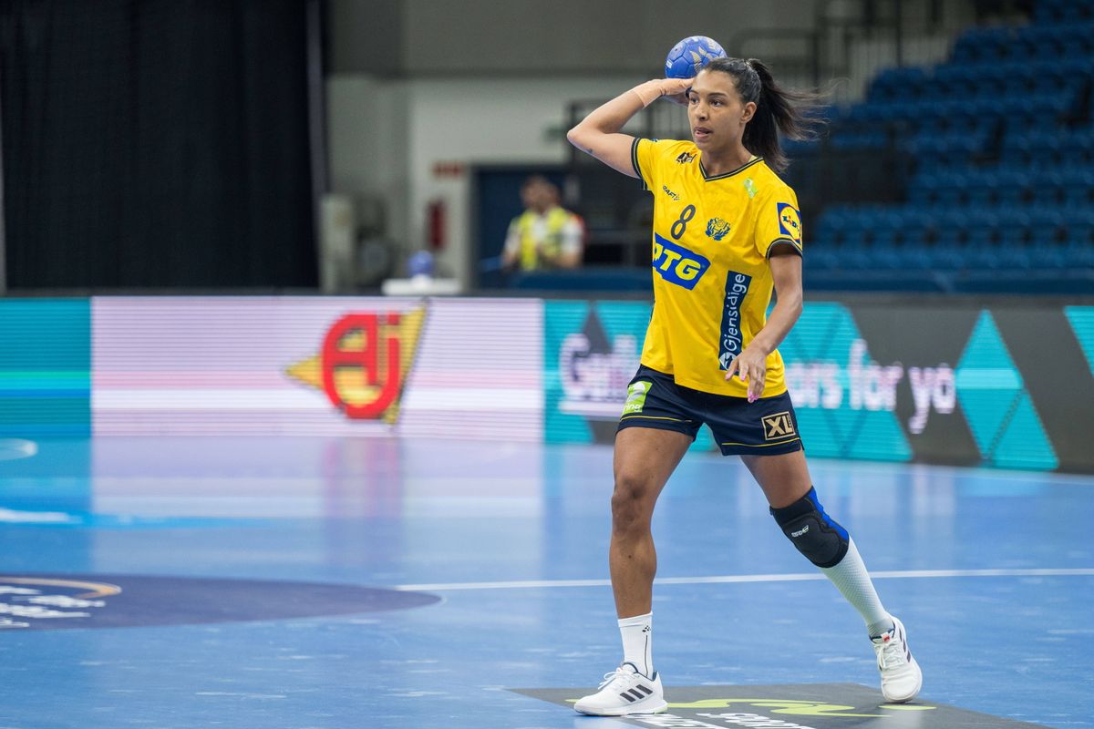 240411 Jamina Roberts of Sweden during the women s Olympic Qualification handball match between Sweden and Japan on Apri