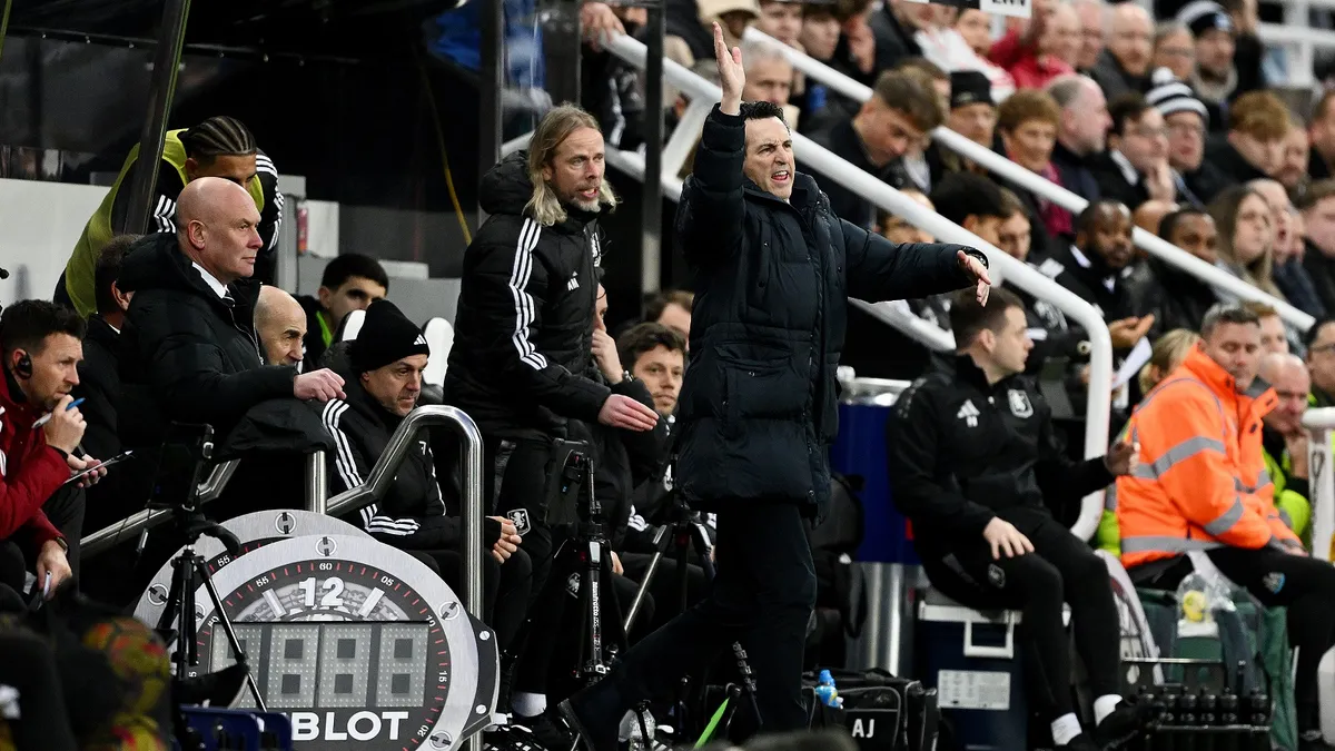 Unai Emery kiakadt a VAR-ra játékosa kiállítása miatt