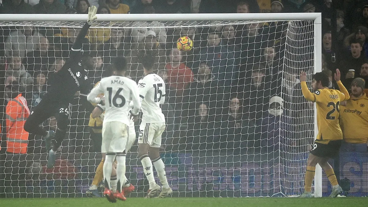 Onana szögletből kapott gólt, emberhátrányban szenvedett vereséget a Manchester United