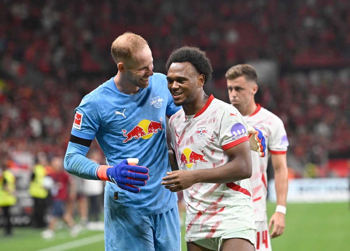 Schlussjubel L, v.l. Torwart Peter GULACSI (L), Lois OPENDA (L) Fussball 1. Bundesliga, 2.Spieltag, Bayer 04 Leverkusen 