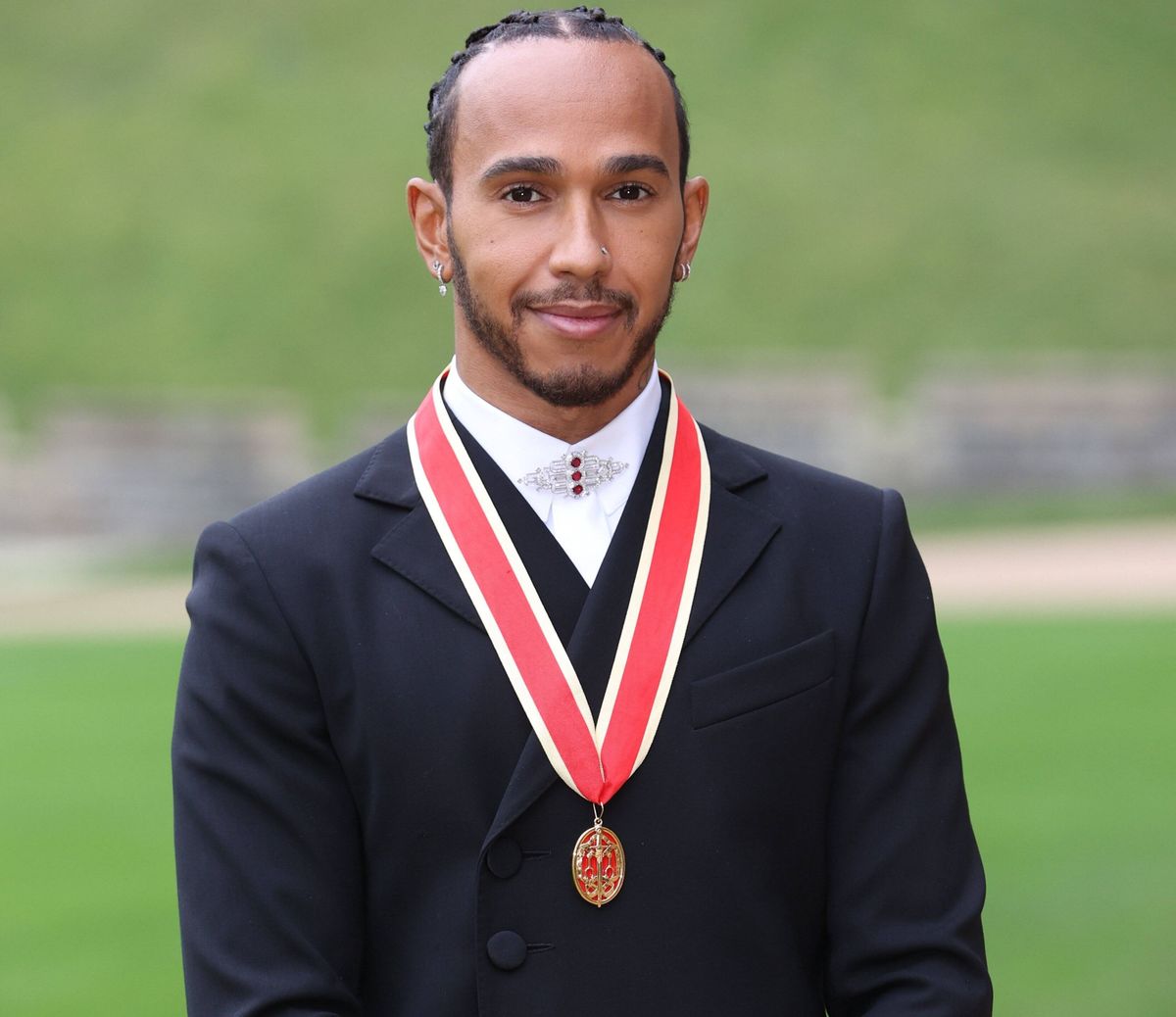 15/12/2021. Windsor , United Kingdom. Sir Lewis Hamilton with his knighthood after an Investiture at Windsor Castle, Un