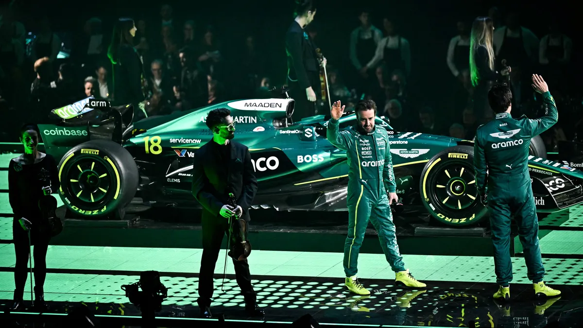 新しいアストンマーティン、AMR25-Videoが到着しました