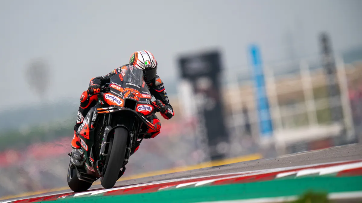 Moto GP: Bezzecchi nyerte a kaotikus Brit Nagydíjat
