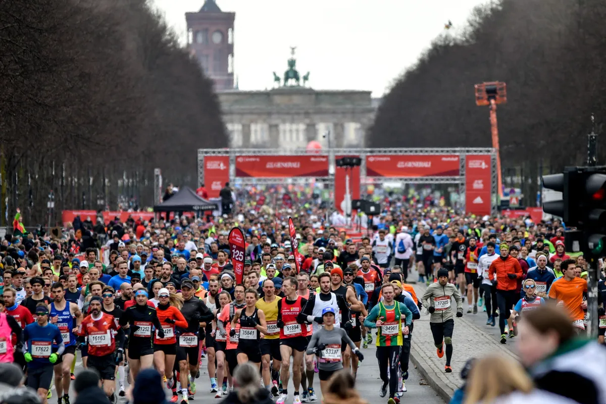 Halbmarathon 2022 in Berlin *** NUR F?R REDAKTIONELLE ZWECKE *** EDITORIAL USE ONLY ***<p>L?ufer sta
