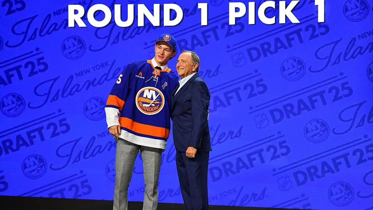 Négy év után ismét védő lett az első kiválasztott az NHL-drafton