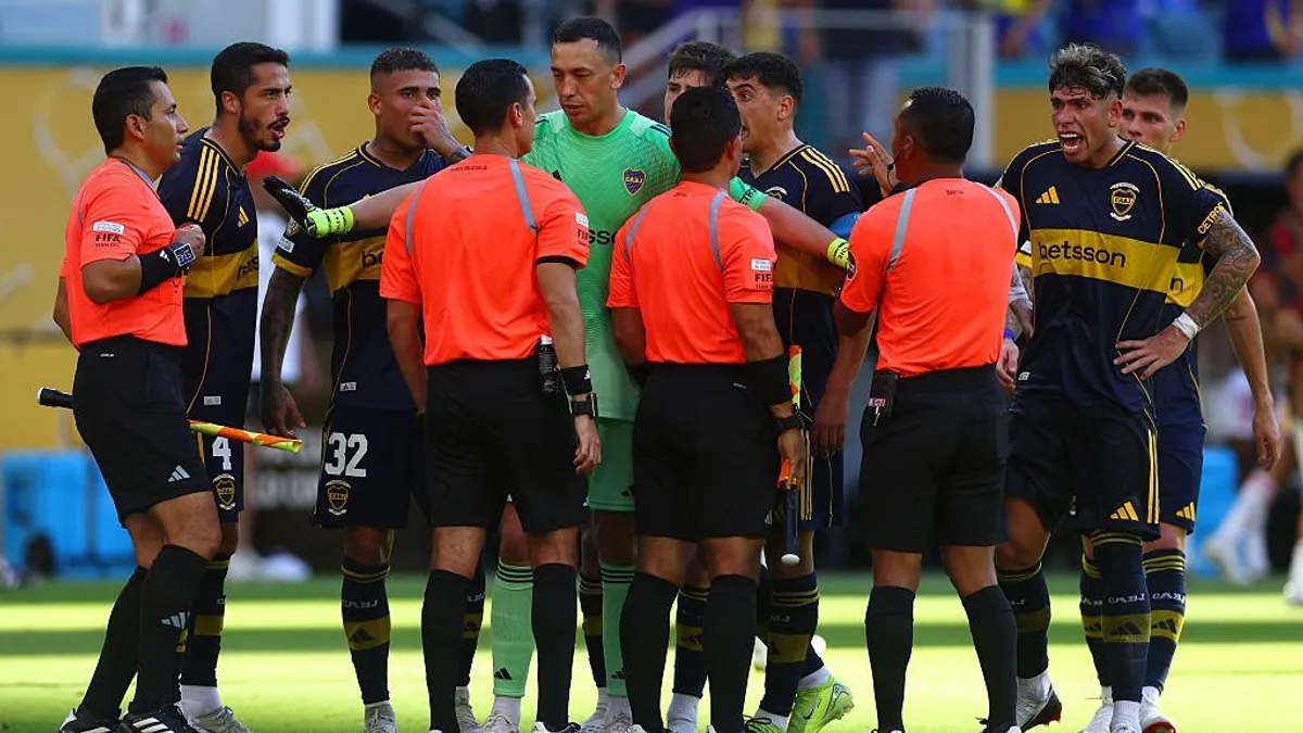 Három piros lap a Boca Juniors–Benficán, kétgólos hátrányból mentettek pontot a lisszaboniak