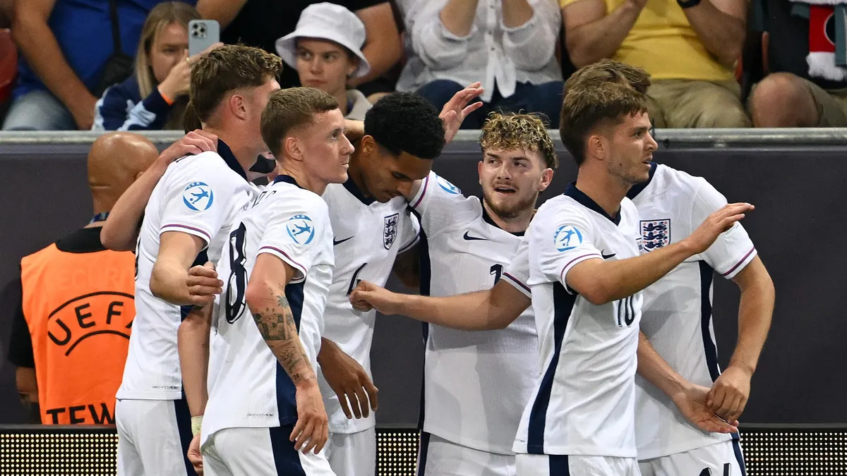 A portugálok büntetőt hibáztak, a hollandok emberhátrányban jutottak négy közé az U21-es Eb-n