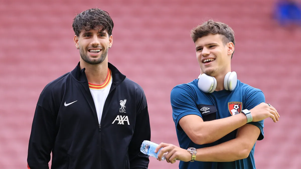 Man. United–Arsenal és Liverpool–Bournemouth az első fordulóban – íme, a PL-sorsolás!