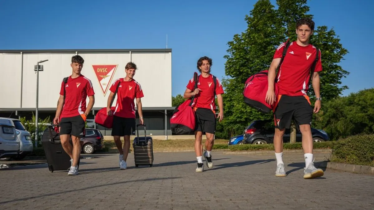 NB I: a DVSC elindult az ausztriai edzőtáborba