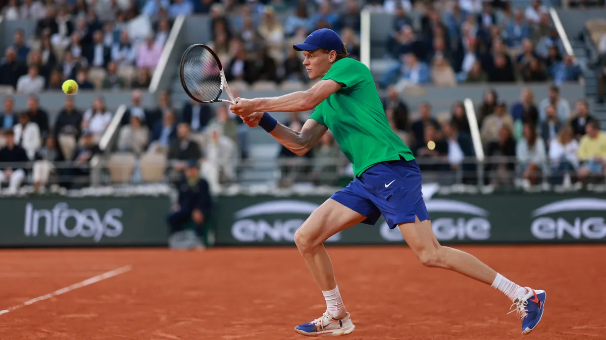 Roland Garros: Djokovics sem tudott játszmát nyerni Sinner ellen, összejött a csúcsmeccs a döntőben